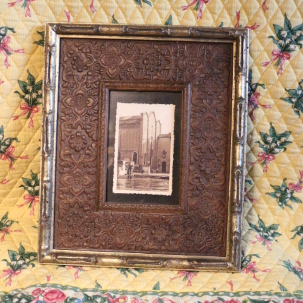 VINTAGE PICTURE FRAME 8 X10  3X5 PHOTO